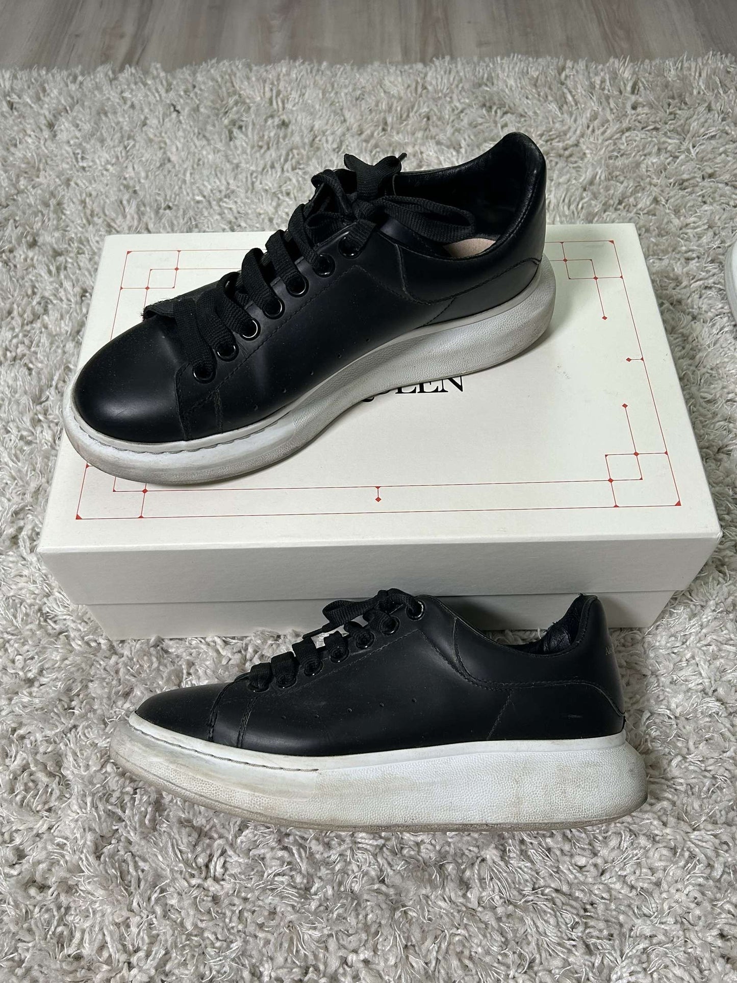 Alexander McQueen 42