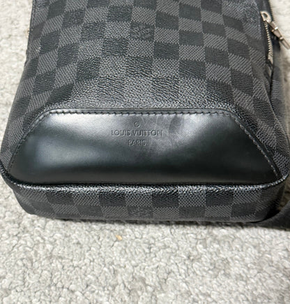 LOUIS VUITTON SLINGBAG
