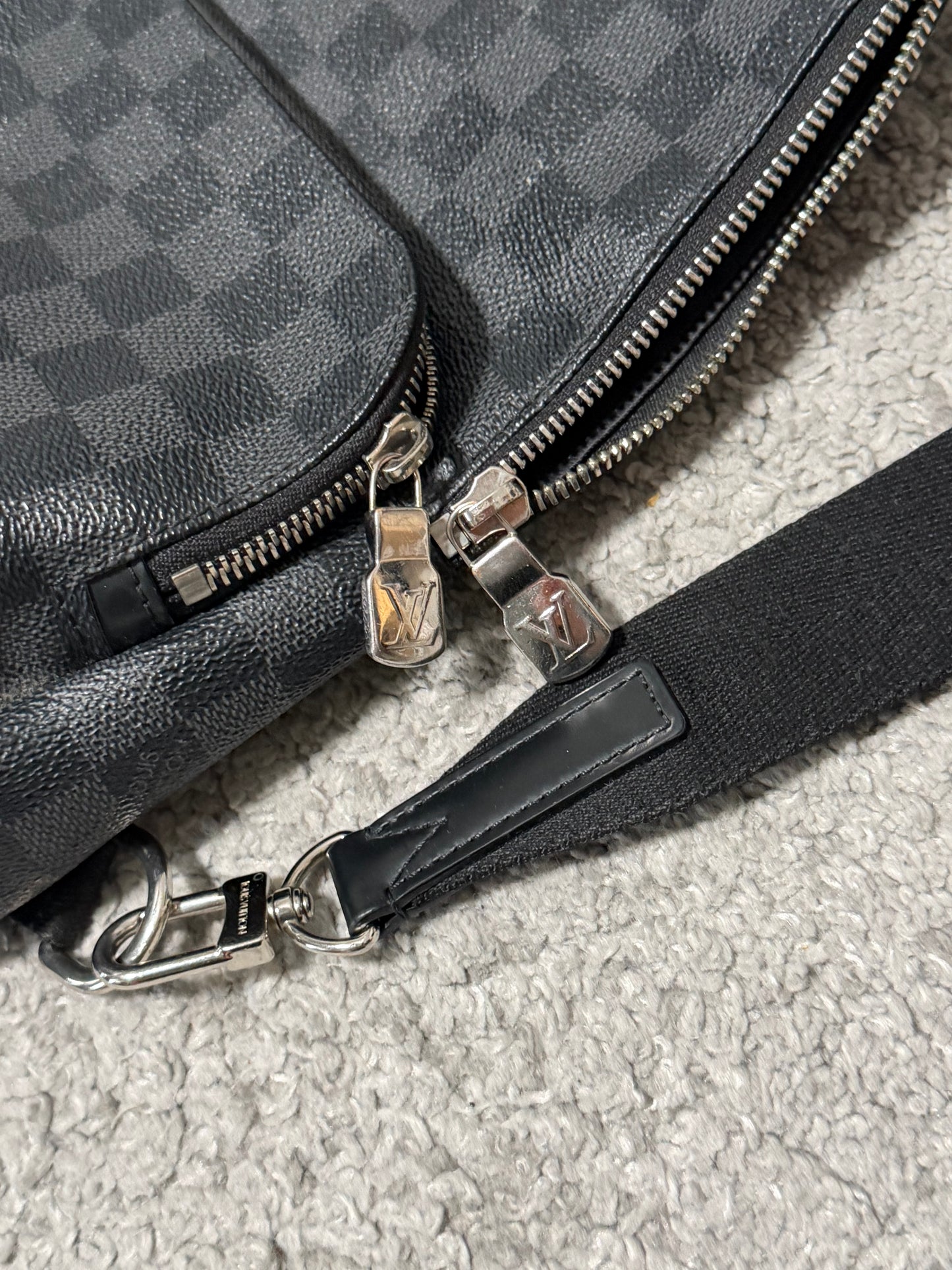 Louis Vuitton Slingbag